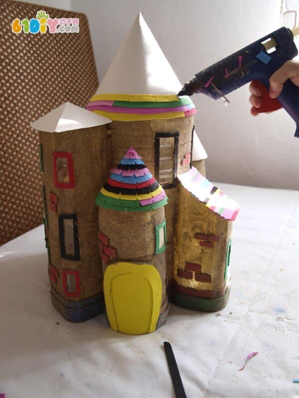 How to make castle ornaments with plastic bottles