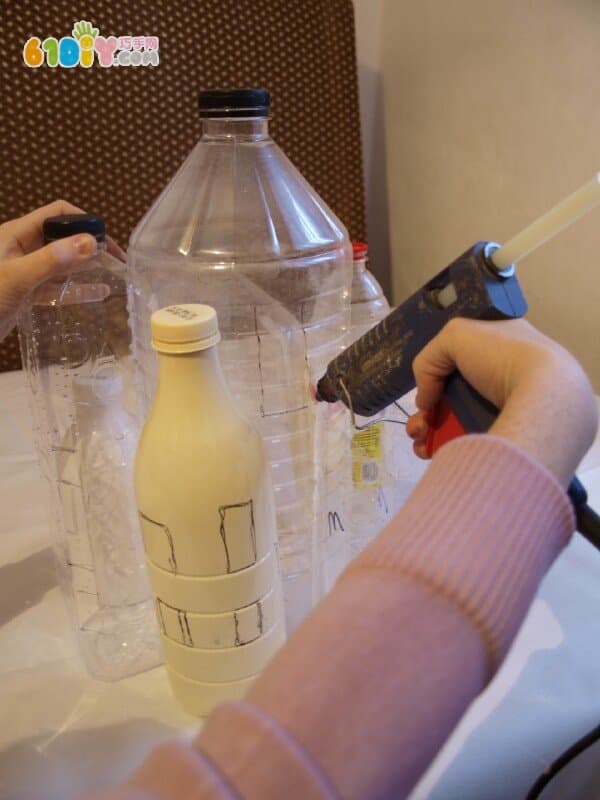 How to make castle ornaments with plastic bottles