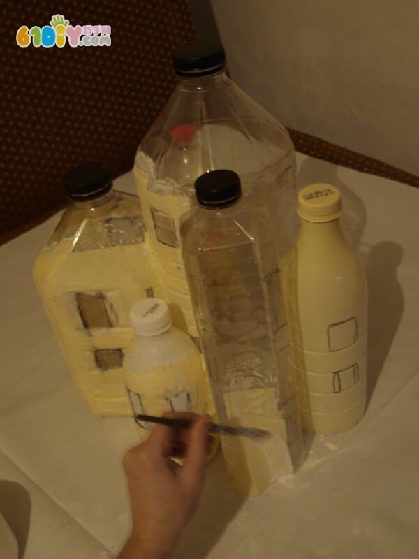 How to make castle ornaments with plastic bottles
