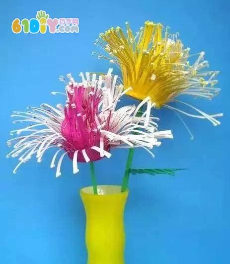 Two cups of chrysanthemums made in Chung Yeung Festival