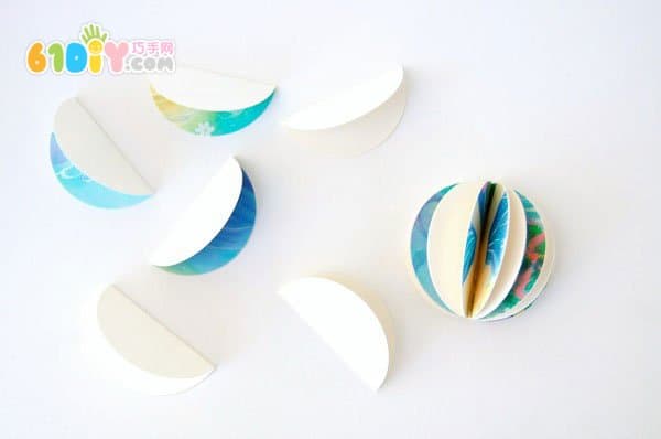 Simple making Christmas ball ornaments