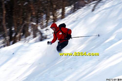 Mountaineering skiing