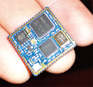 Figure 1: A latest version of the sensor network designed by the University of California, Berkeley, includes an 802.15.4 RF based on TI Chipcon 2420.