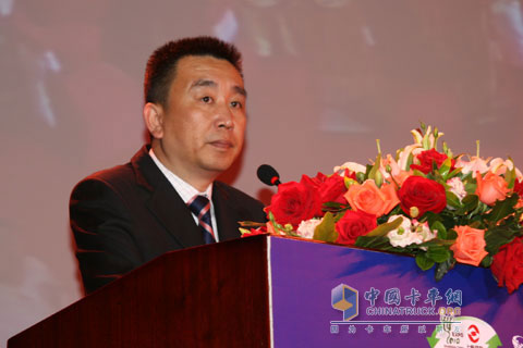 Mr. Xiong Weiming, General Manager of Shanghai Diesel Power delivered a speech