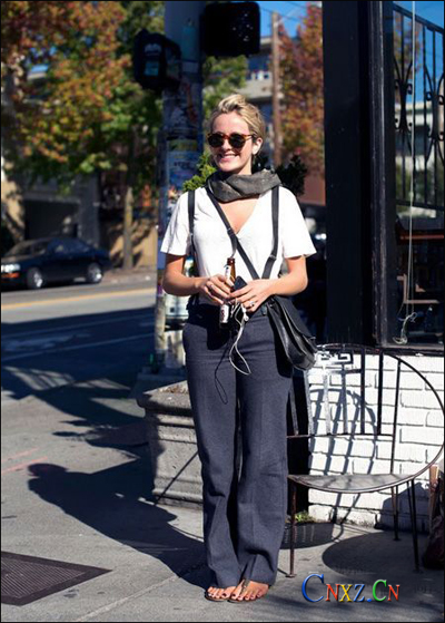Casual women’s outfit with a wide range of scarves