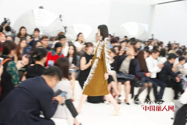 A/W2018æ·±åœ³æ—¶è£…å‘¨MYMO & M.HITIå¤§ç§€æš¨æœ—é»›å›½é™…15å‘¨å¹´åº†å…¸åœ†æ»¡è½å¹•