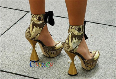 Retro and extravagant gold