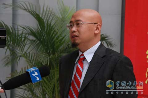 After winning the interview, Haiwo Machinery Executive Director Tan Hao accepted media interviews