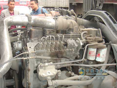 Dongfeng Cummins service personnel and Giti users carry out knowledge exchange on engine maintenance