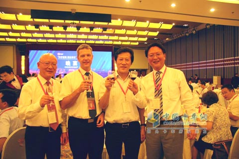 ZF took photo with Chongqing Electromechanical Signing Ceremony