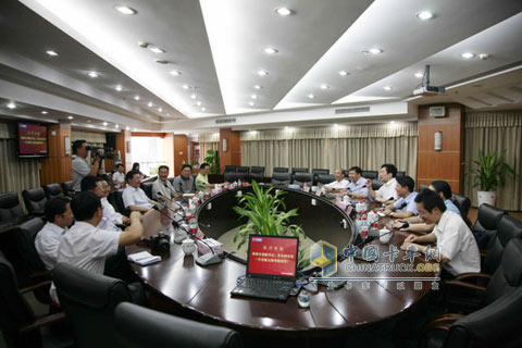 Zhuhai Municipal Leaders Hold Talks with Yuchai