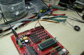 The pre-adjusted program is simulated and debugged by the 51 MCU development board, haha, the sound comes out