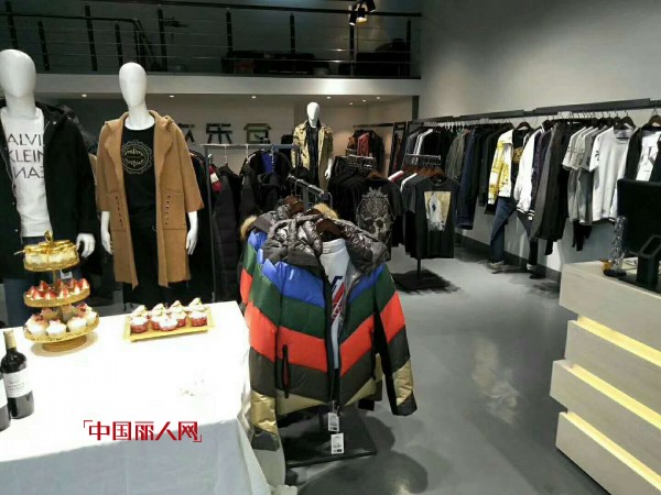 æ­è´ºï¼šè¡£ä¹ä»“å®æ³¢æ³¢ç‰¹æ›¼åº—ç››å¤§å¼€ä¸šï¼Œæ¬¢è¿Žå„ä½è¡£ç²‰å„¿å…‰ä¸´ï¼