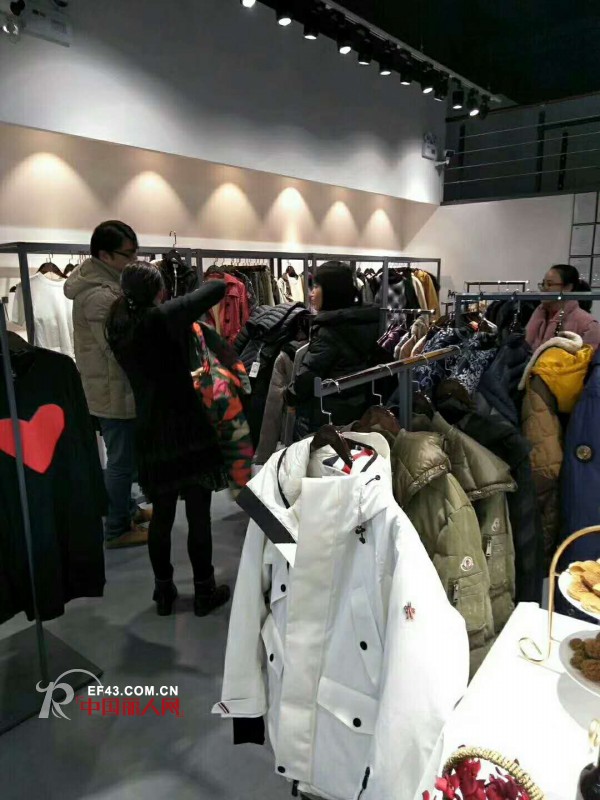 æ­è´ºï¼šè¡£ä¹ä»“å®æ³¢æ³¢ç‰¹æ›¼åº—ç››å¤§å¼€ä¸šï¼Œæ¬¢è¿Žå„ä½è¡£ç²‰å„¿å…‰ä¸´ï¼
