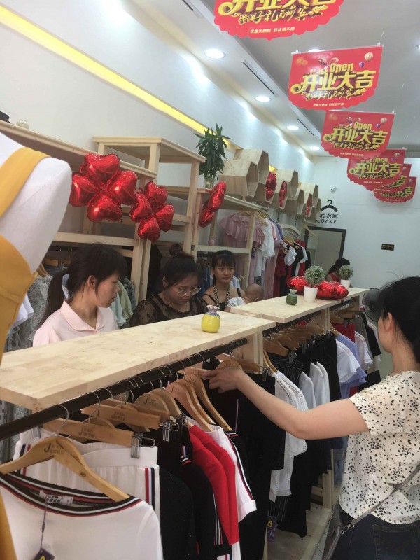 å“ªå‡ ä¸ªæœˆå¼€åº—çš„äººå¤š é‡‘è¶èŒœå¦®å¥³è£…5æœˆæ·±åœ³åº—ç››å¤§å¼€ä¸š