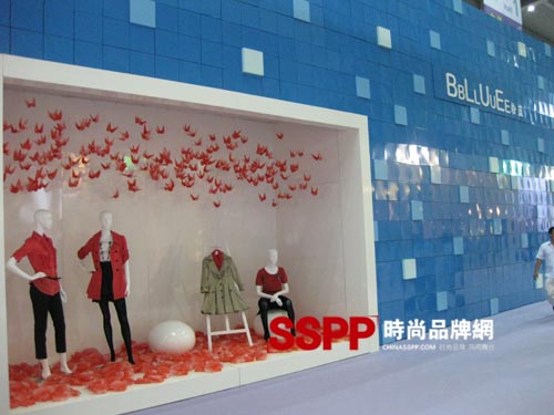 BBLLUUEE pink blue fashion window