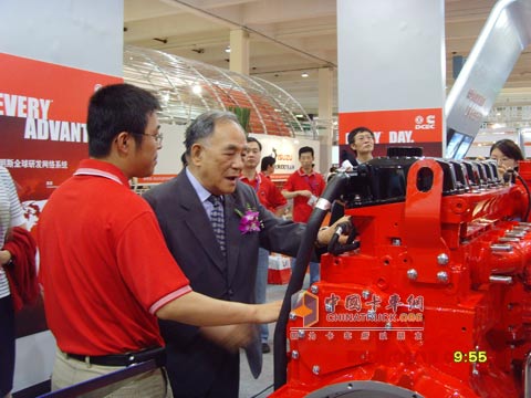 Industry experts at the internal combustion engine exhibition asked the staff about the status of the Z series engine