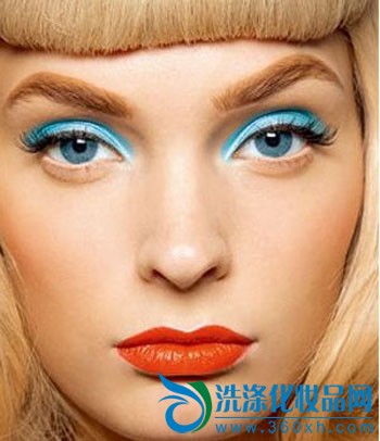 Interpretation of the 2011 spring and summer T-stage makeup