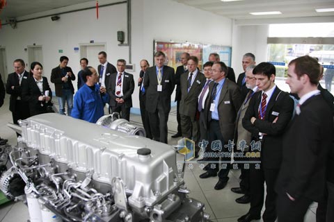 German Internal Combustion Engine Expert Visits Yuchai Lab