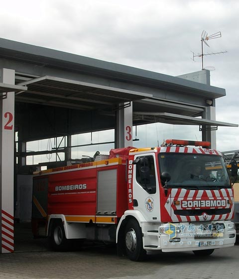 INFOSA has been working with Allison since 2002, and now 16 fire engines are equipped with Allison automatic gearboxes. The picture shows the Urevesa F3.24.14 truck with the Allison 3000 series.