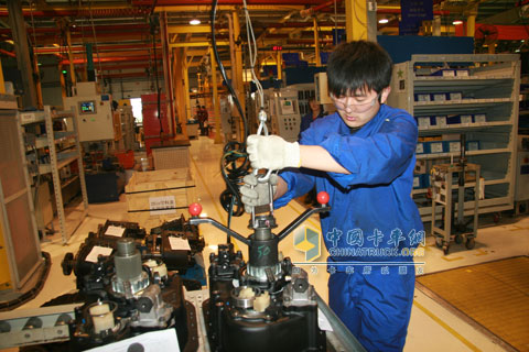 Eaton Industrial (Wuxi) Factory Staff Checks Parts