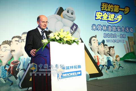 Xia Yifu, President of Michelin (China) Investment Co., Ltd. delivered a speech at the launch ceremony