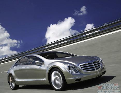 Mercedes-Benz's global sales increased by 10% in the first half of the year and the Chinese market increased by 52%