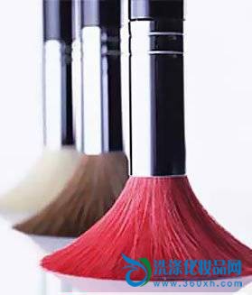 Makeup tools that must be cleaned regularly
