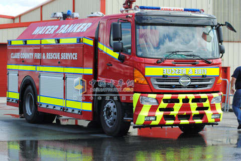 Hino 500 series tank fire truck equipped with Allison 3000 series gearbox to meet the needs of the fire service team in County Clare