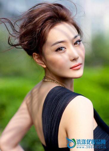 Sexy goddess Zhang Xinyu turned into an elegant woman