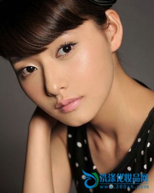 Princess Seya Chai Biyun's makeup is pure and sweet