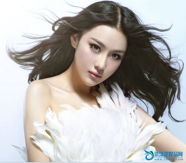 Zhang Xinyu's dreamy makeup is incomparable