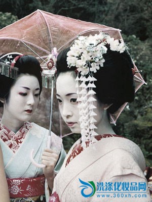 Rhyme geisha makeup