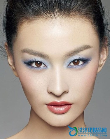 Contrast eye makeup