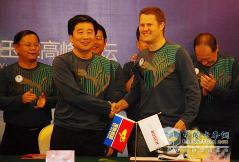 Fuping (left) and Huice (right) friendly handshake