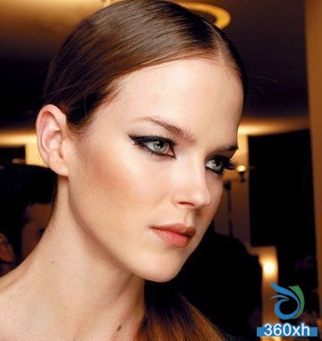 Electric eye master beauty teaches eyeliner