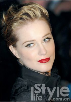 Evan Rachel Wood, the blood-sucking queen, is there a big difference in the presence of red lips.