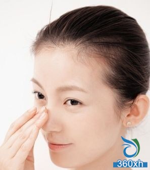 Use cream to maintain skin hydration and nutrition steps