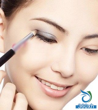 Double eyelids, eyeliner, create an elegant look