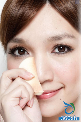 No need for facelifting Makeup gives you a delicate three-dimensional silhouette