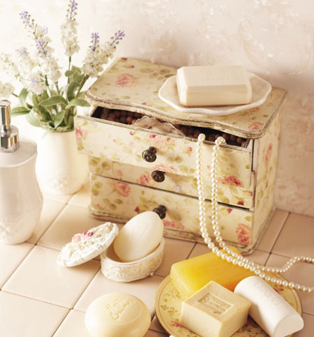 Proper use of soap to double skin care