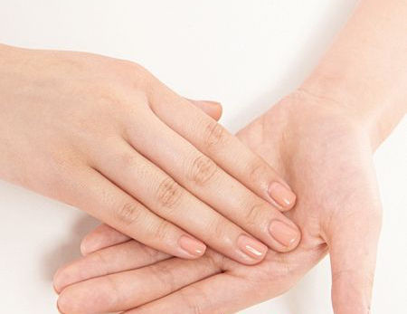 Proper use of cleansing soap to double skin care