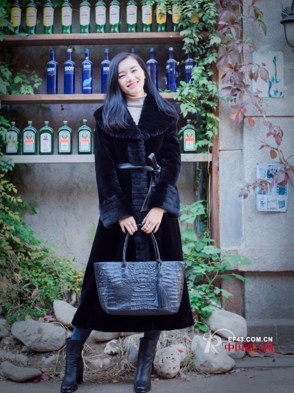 å†¬å­£ç»ˆæžå¤§èµå°±æ˜¯çš®è‰å¤§è¡£ ç©¿ç¾Žå‡ åå¹´ä¾æ—§æ—¶é«¦