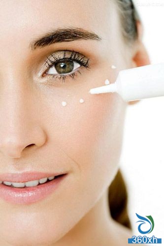 Eye cream massage