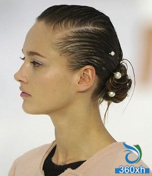 Experts revealed that creating a hair style wet hair tips