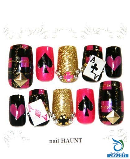 The shape of poker can also sit on the nails.