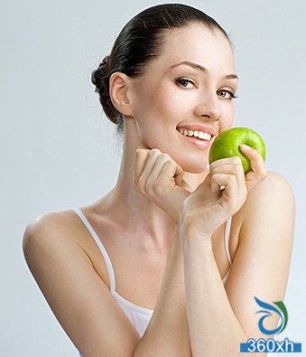 When you wash your face, you may want to add some materials to help the skin whitening and luster.