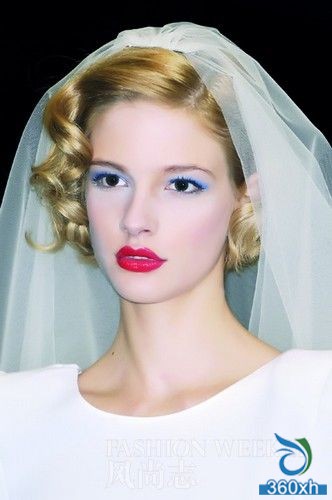 Fresh and clear, short hair makeup attitude