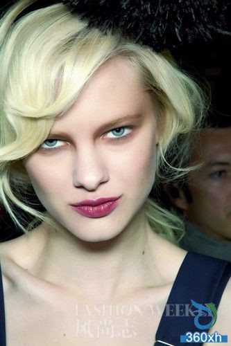 Fresh and clear, short hair makeup attitude