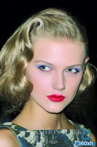 Fresh and clear, short hair makeup attitude